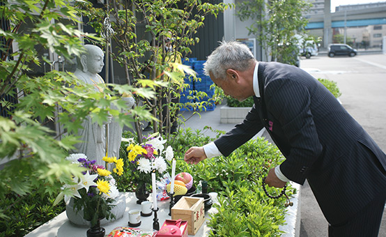 お地蔵様へ安全祈願